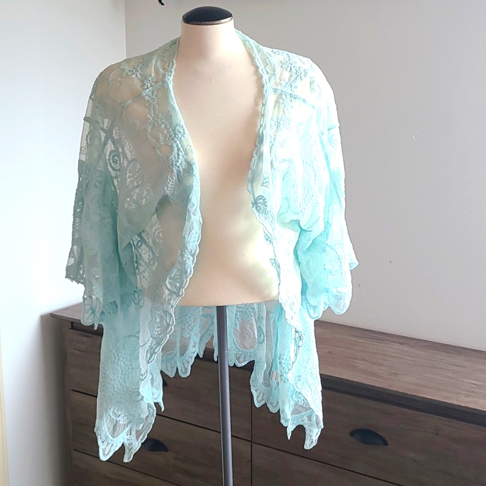 Lace flyaway kimono